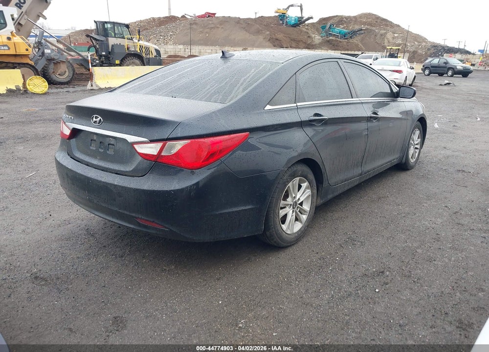2013 HYUNDAI SONATA GLS VIN: 5NPEB4AC3DH728551