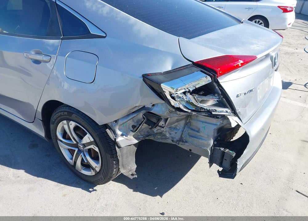 2018 HONDA CIVIC LX VIN: 2HGFC2F53JH527268