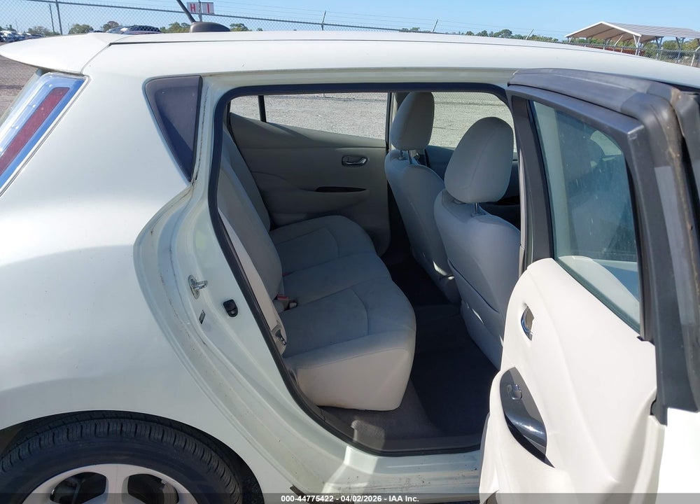 2011 NISSAN LEAF VIN: JN1AZ0CP6BT009065
