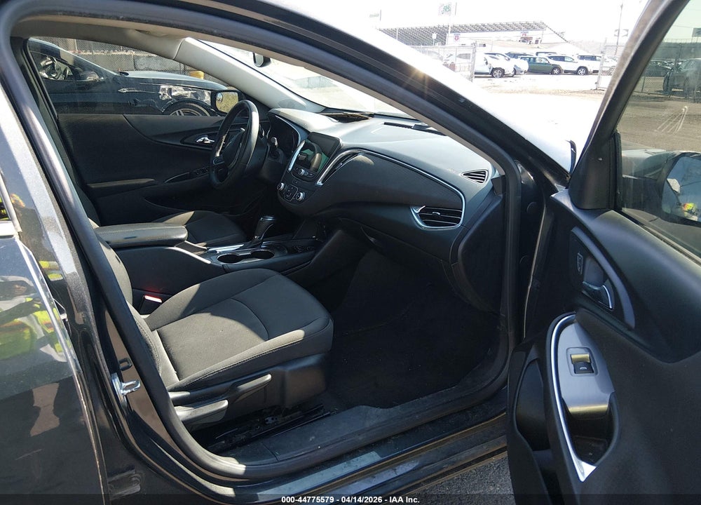 2018 CHEVROLET MALIBU LT VIN: 1G1ZD5ST9JF104431