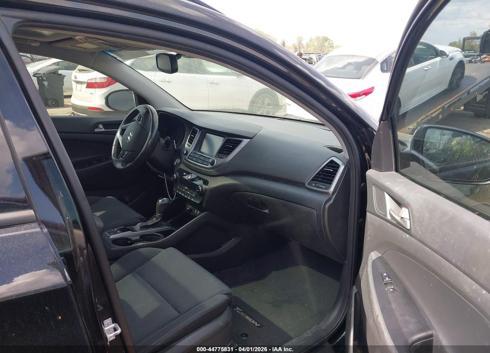 2018 HYUNDAI TUCSON VALUE VIN: KM8J3CA26JU799530