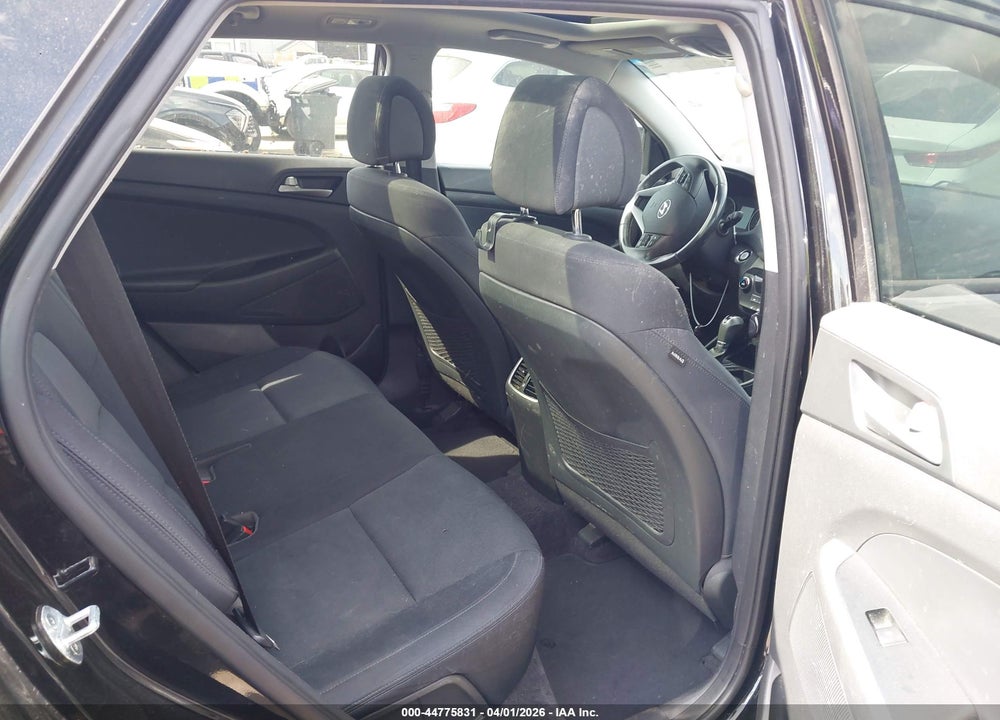 2018 HYUNDAI TUCSON VALUE VIN: KM8J3CA26JU799530
