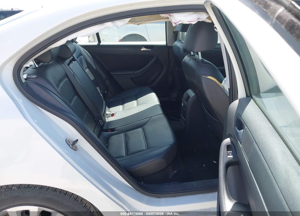 2014 VOLKSWAGEN JETTA 1.8T SE VIN: 3VWD17AJ7EM302207