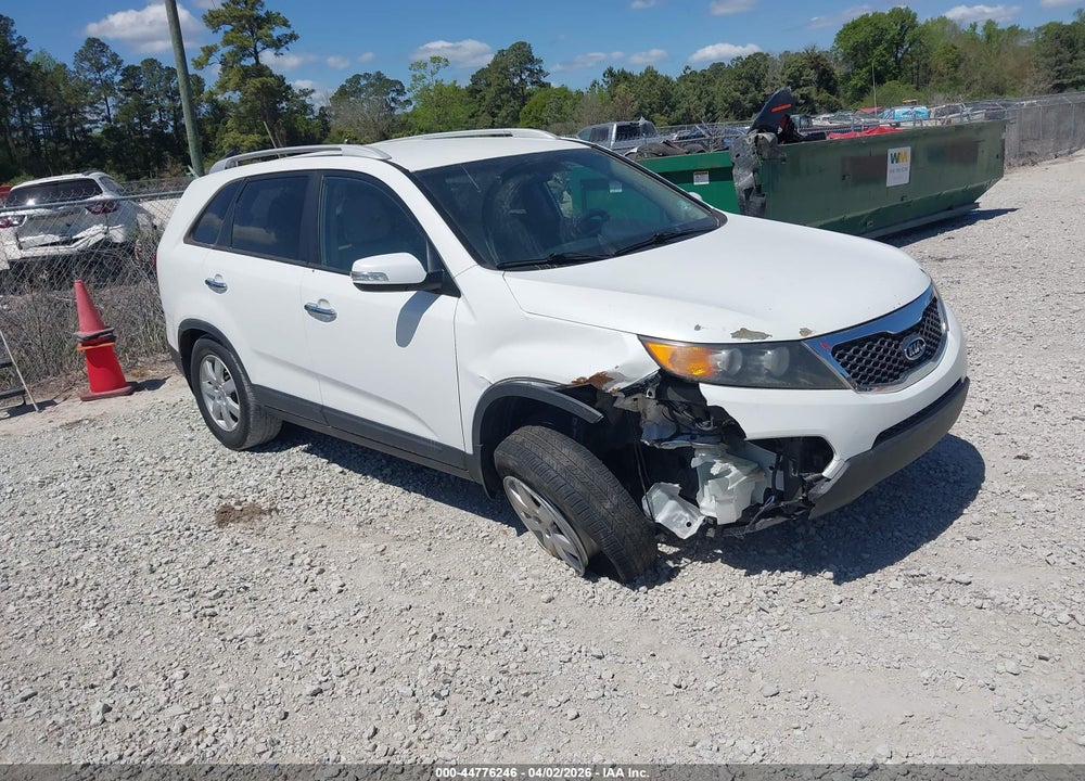 2013 KIA SORENTO LX VIN: 5XYKT3A63DG392184