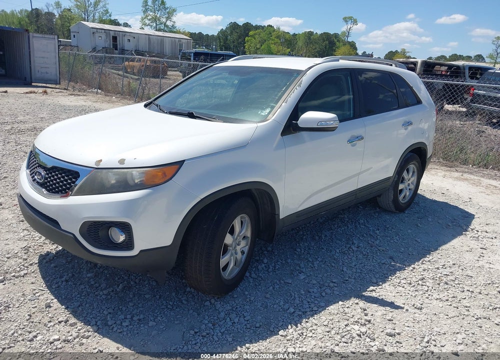 2013 KIA SORENTO LX VIN: 5XYKT3A63DG392184