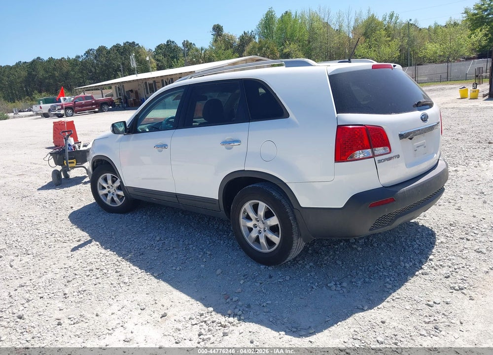 2013 KIA SORENTO LX VIN: 5XYKT3A63DG392184