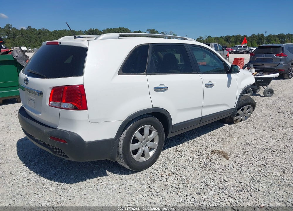 2013 KIA SORENTO LX VIN: 5XYKT3A63DG392184