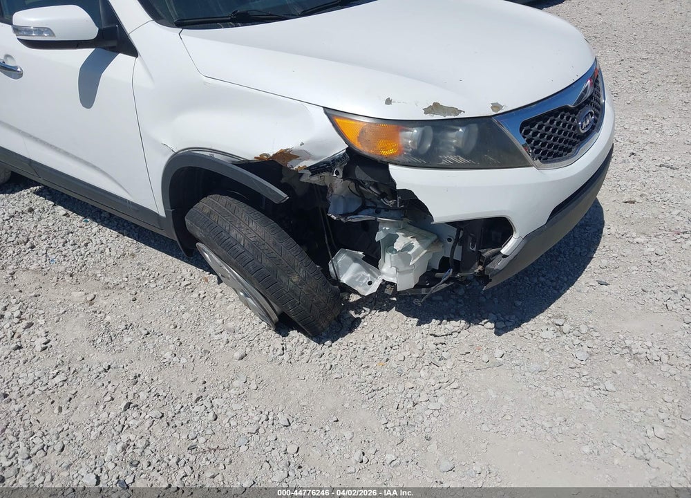 2013 KIA SORENTO LX VIN: 5XYKT3A63DG392184