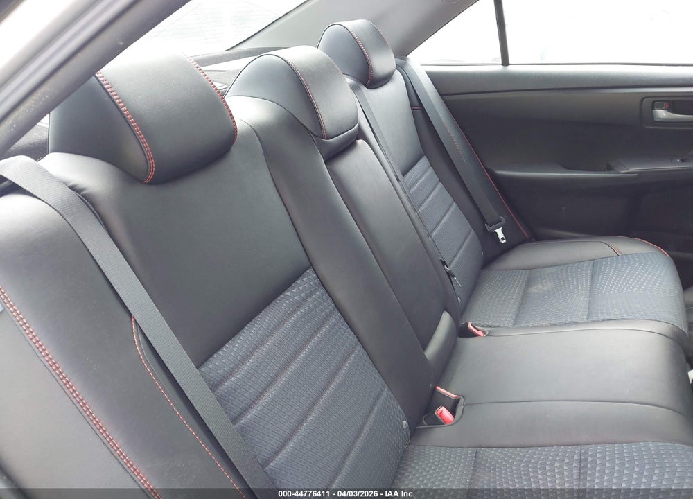 2015 TOYOTA CAMRY SE VIN: 4T1BF1FK4FU064917