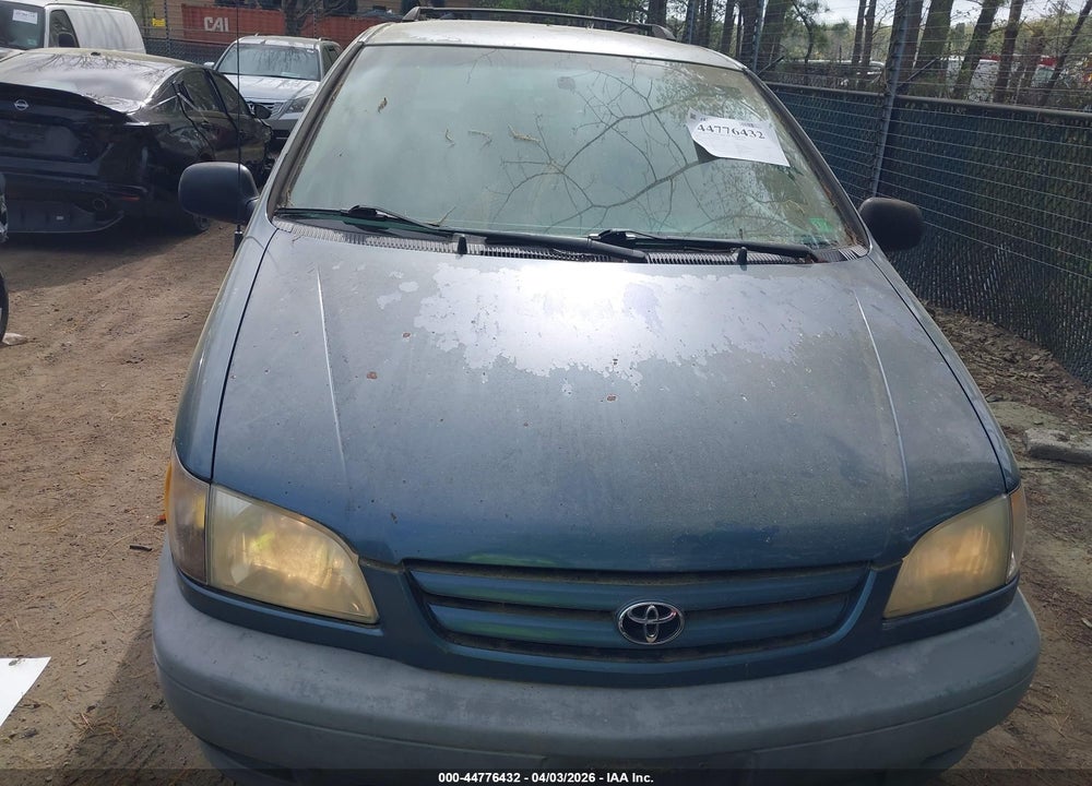 2002 TOYOTA SIENNA CE VIN: 4T3ZF19C82U423609