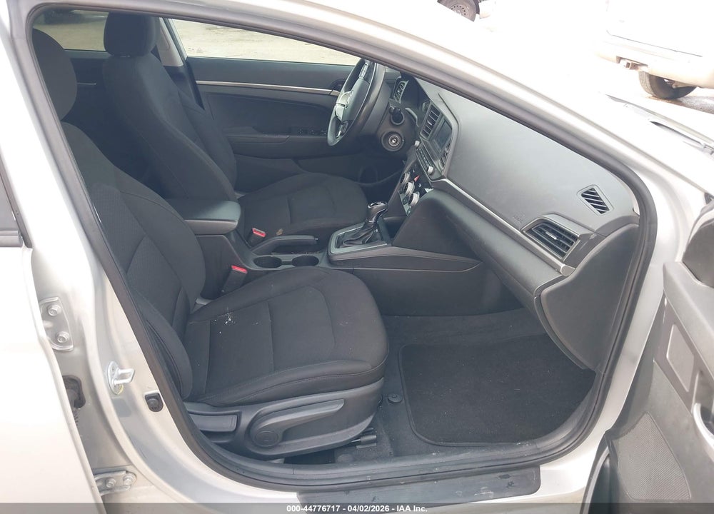 2019 HYUNDAI ELANTRA SE VIN: 5NPD74LF6KH463156