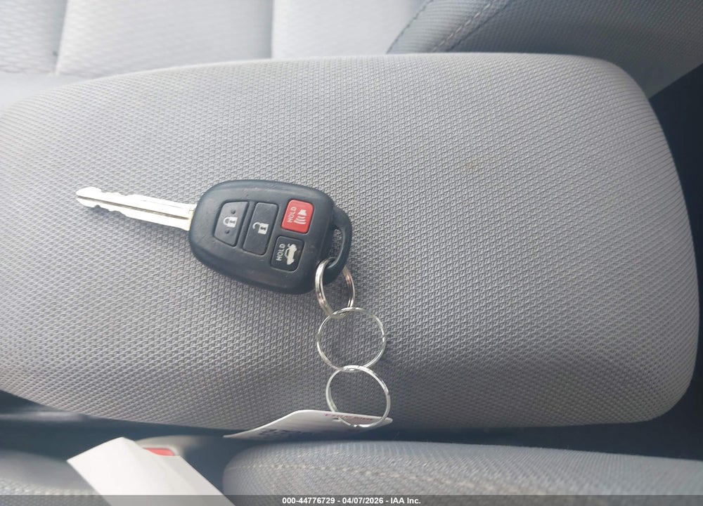 2014 TOYOTA COROLLA LE VIN: 2T1BURHE8EC206858