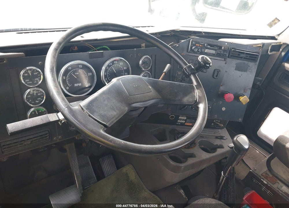 2001 INTERNATIONAL 9100 9100I VIN: 2HSCAATN81C022708