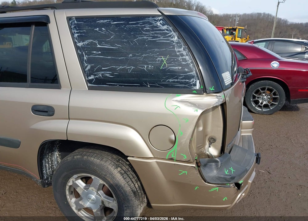 2004 CHEVROLET TRAILBLAZER LS VIN: 1GNDT13S642322929