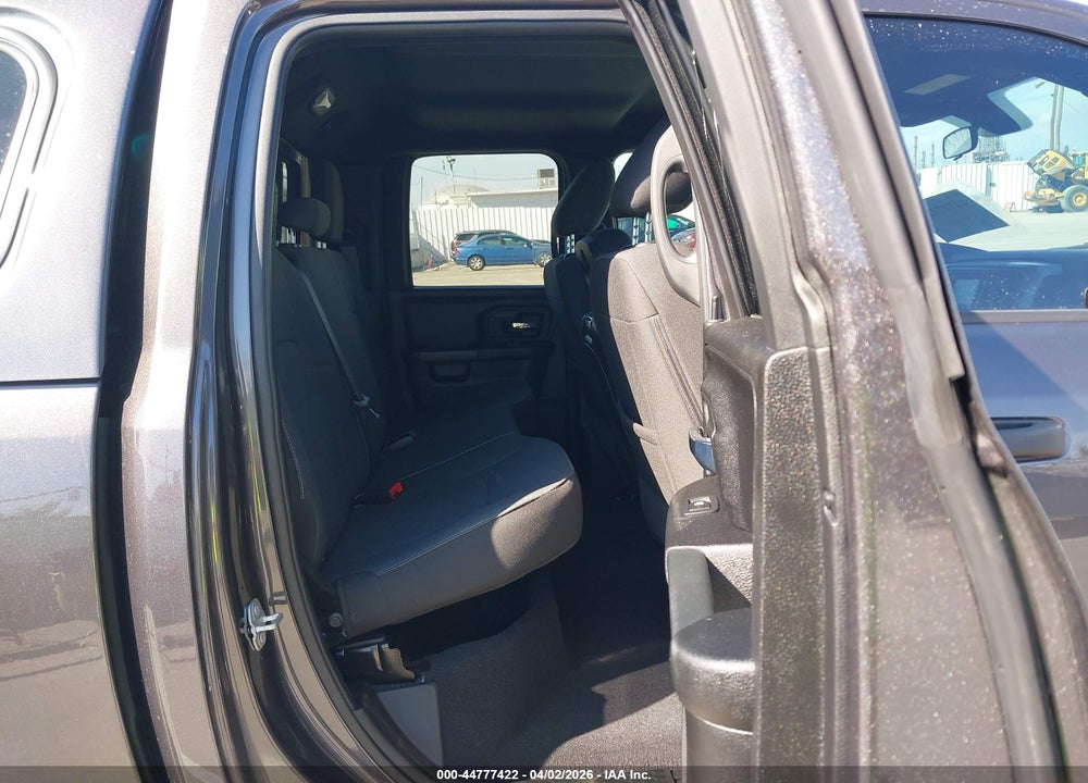 2024 RAM 1500 CLASSIC WARLOCK  4X4 6'4 BOX VIN: 1C6RR7GG2RS130749