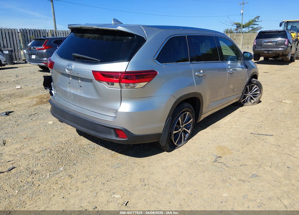 2017 TOYOTA HIGHLANDER XLE VIN: 5TDJZRFH9HS448774