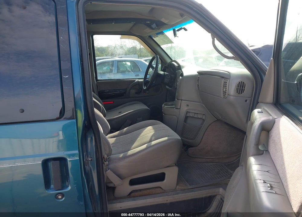 2000 CHEVROLET ASTRO VIN: 1GNDM19W9YB212616