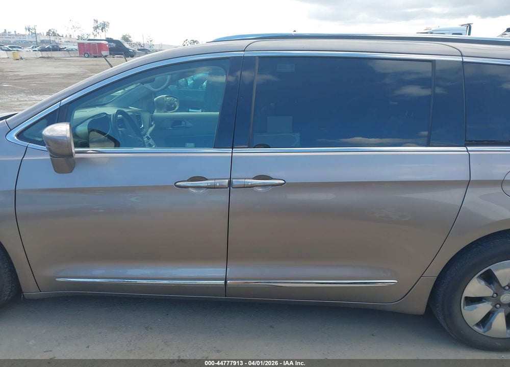 2018 CHRYSLER PACIFICA HYBRID TOURING L VIN: 2C4RC1L76JR129297
