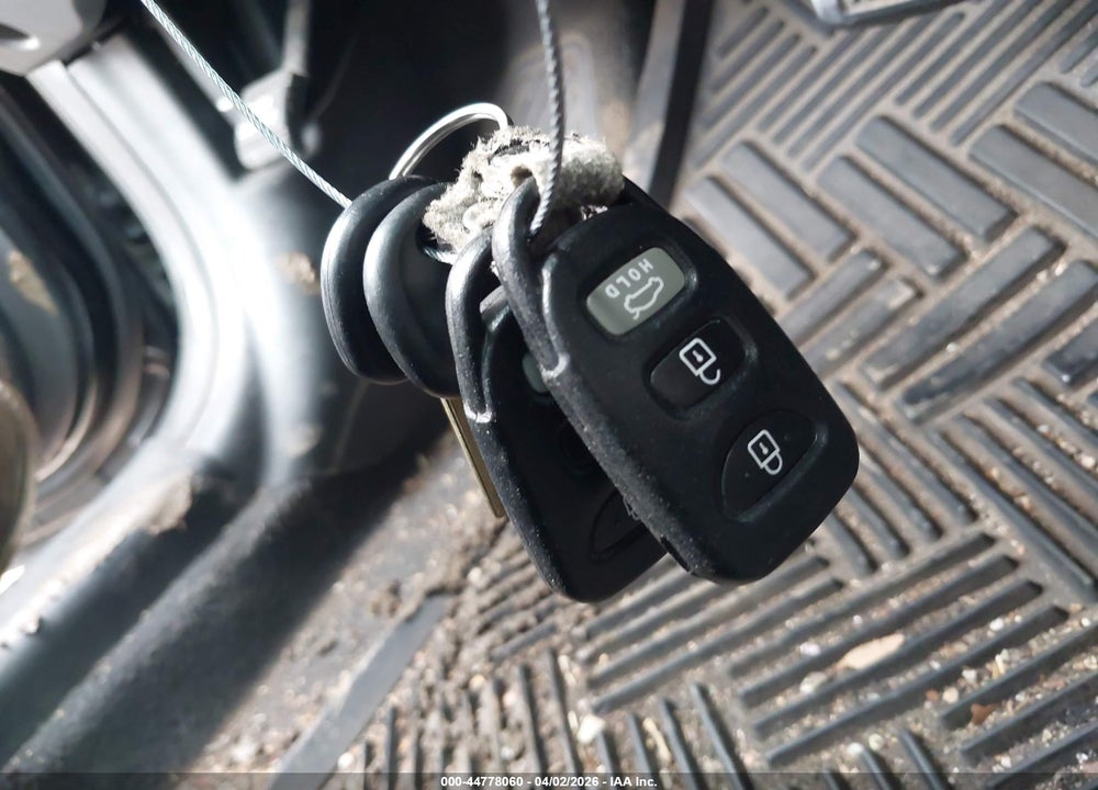 2013 HYUNDAI SONATA GLS VIN: 5NPEB4AC3DH810733