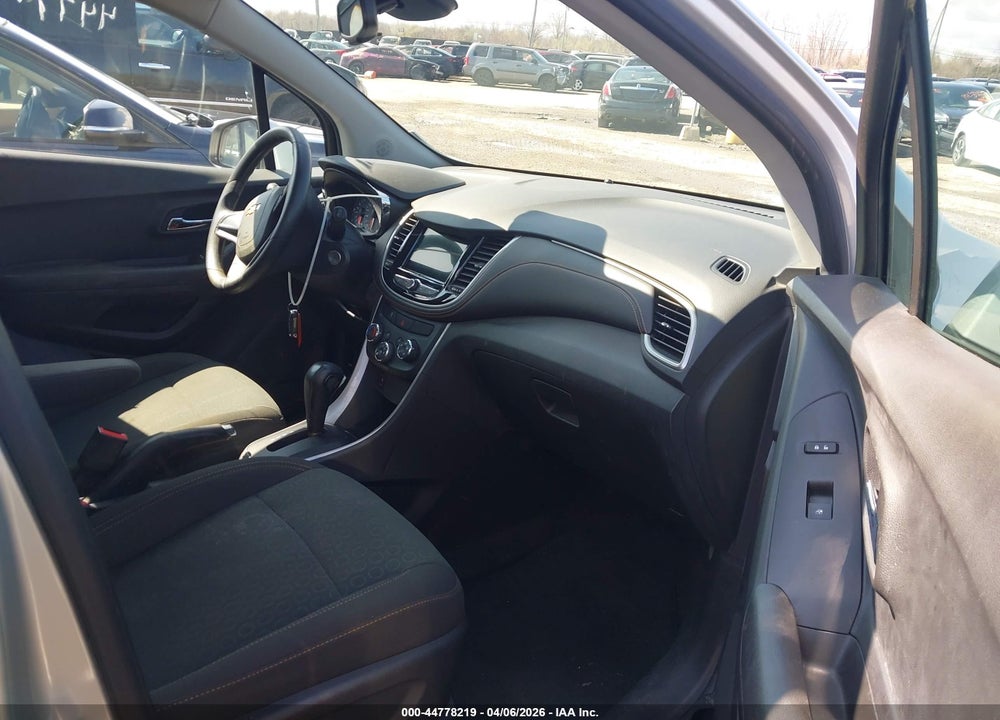 2018 CHEVROLET TRAX LS VIN: KL7CJKSB0JB542948