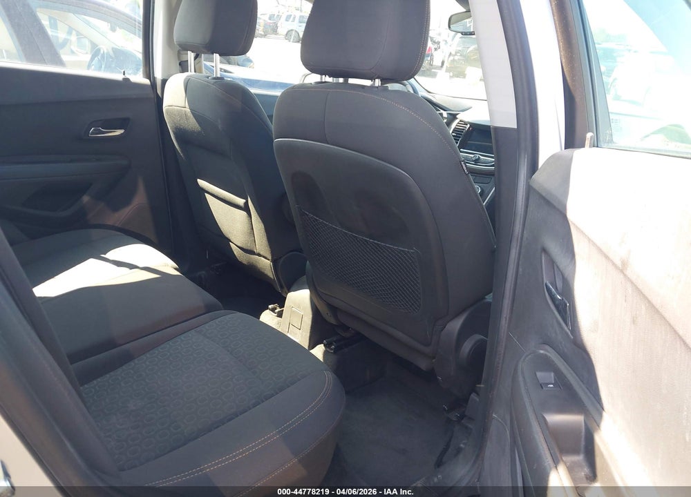 2018 CHEVROLET TRAX LS VIN: KL7CJKSB0JB542948