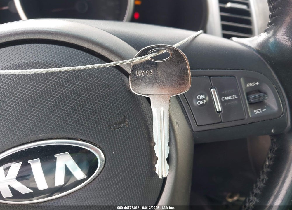 2013 KIA SOUL + VIN: KNDJT2A62D7530607