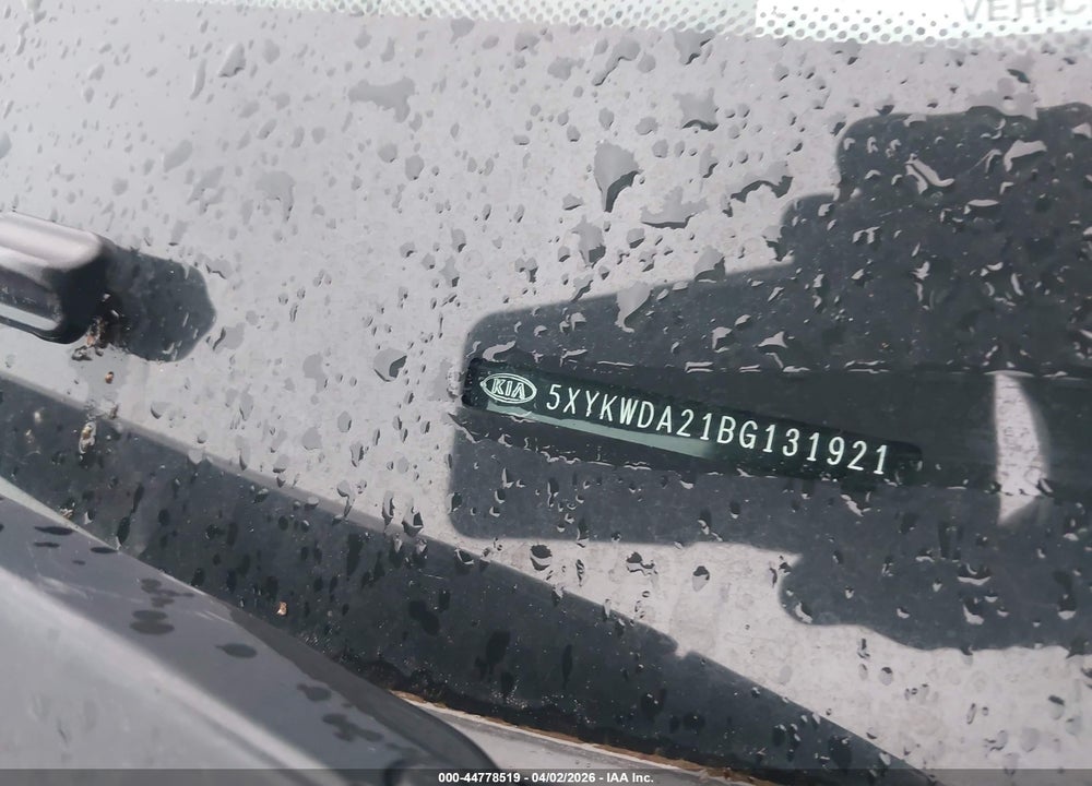 2011 KIA SORENTO SX V6 VIN: 5XYKWDA21BG131921
