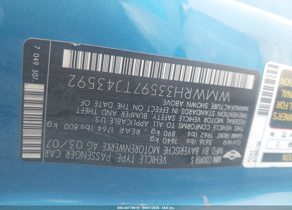 2007 MINI COOPER S VIN: WMWRH33597TJ43592