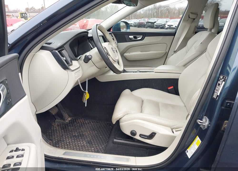 2018 VOLVO XC60 T5 INSCRIPTION VIN: YV4102RL3J1040420