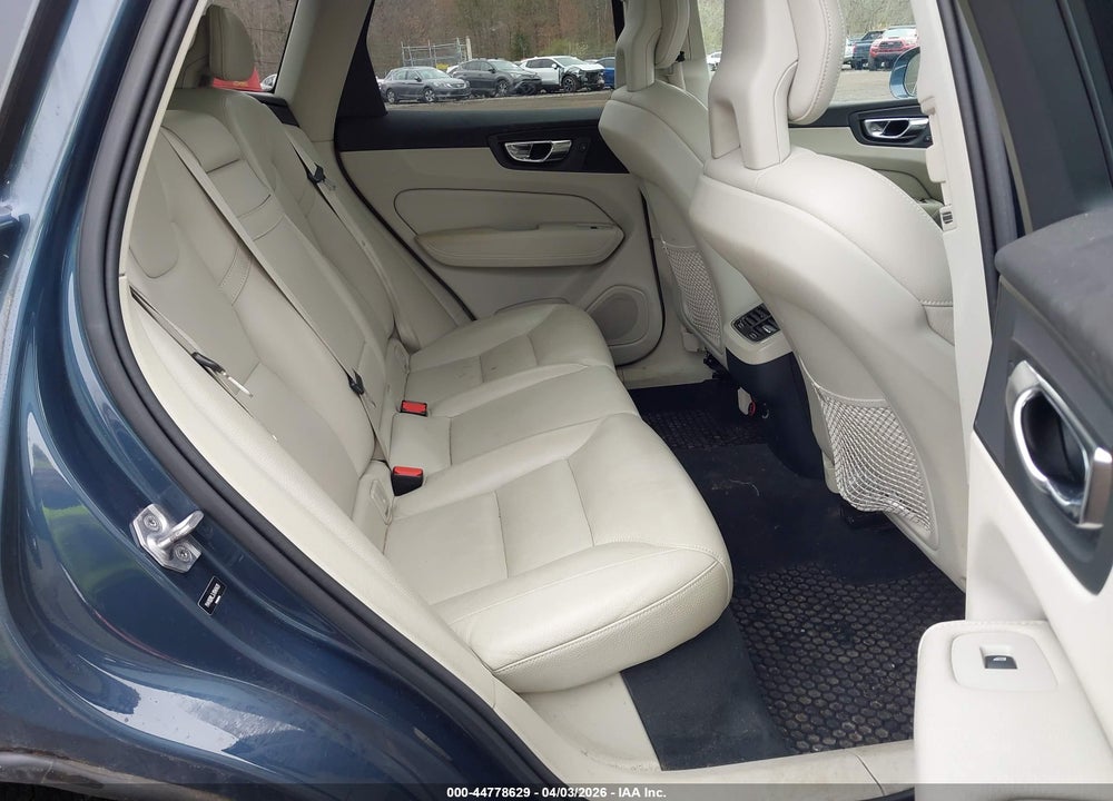 2018 VOLVO XC60 T5 INSCRIPTION VIN: YV4102RL3J1040420