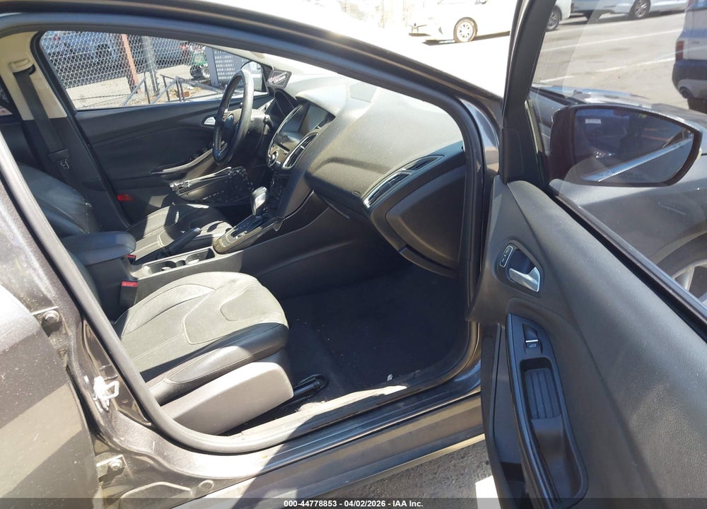 2015 FORD FOCUS TITANIUM VIN: 1FADP3N20FL324474