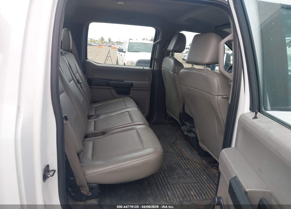 2017 FORD F-350 CHASSIS XL VIN: 1FD8W3G6XHEE29007