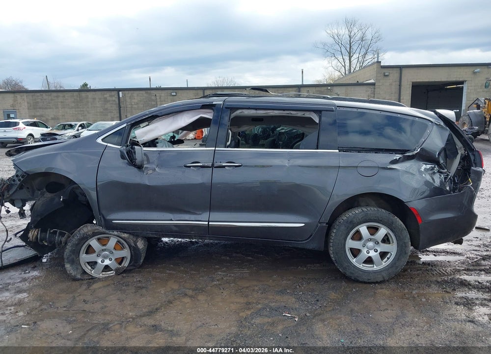 2017 CHRYSLER PACIFICA TOURING-L VIN: 2C4RC1BG7HR661508