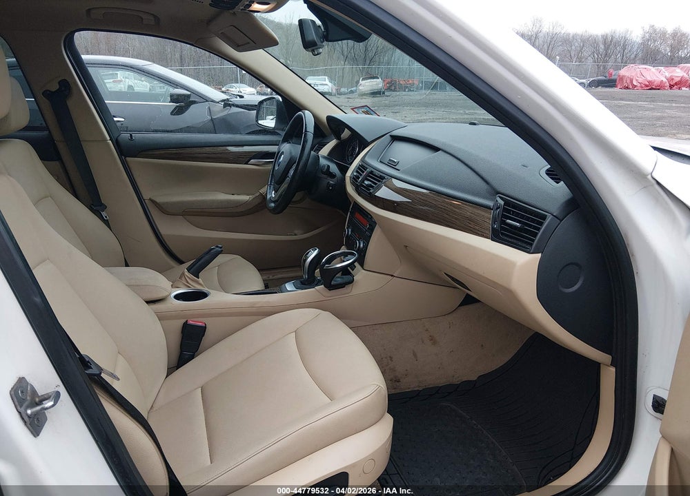 2014 BMW X1 XDRIVE28I VIN: WBAVL1C58EVY15306