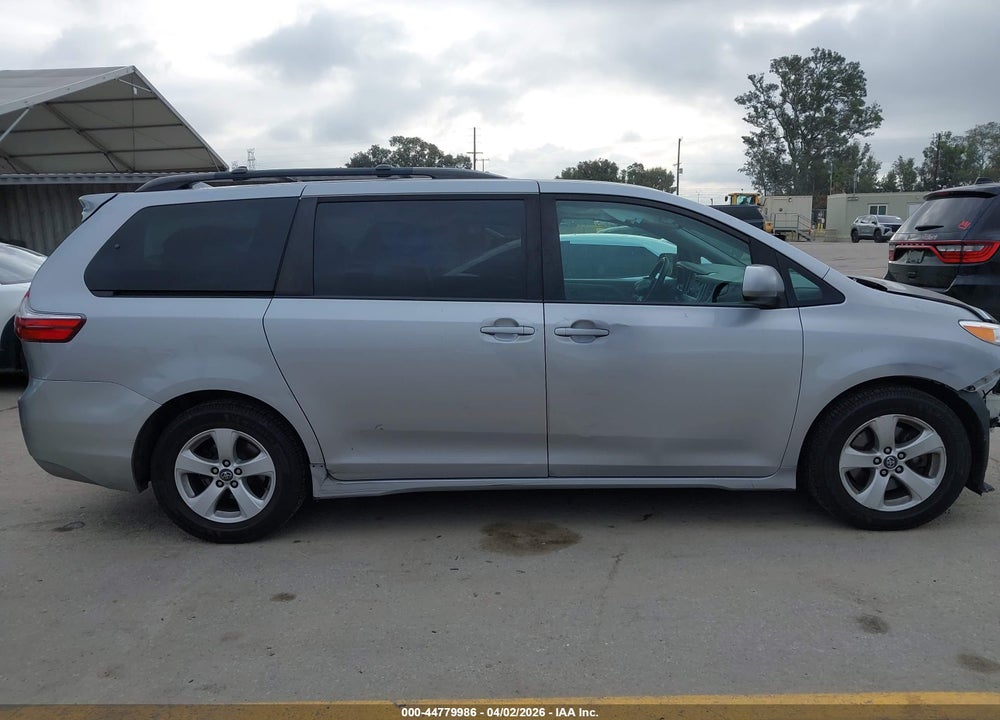 2018 TOYOTA SIENNA LE 8 PASSENGER VIN: 5TDKZ3DC1JS953626