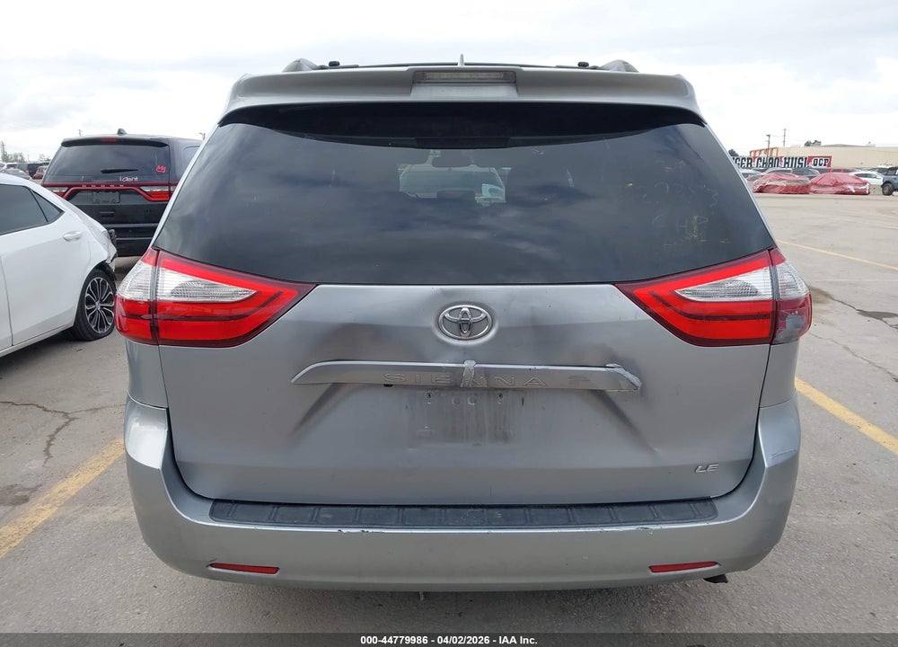2018 TOYOTA SIENNA LE 8 PASSENGER VIN: 5TDKZ3DC1JS953626