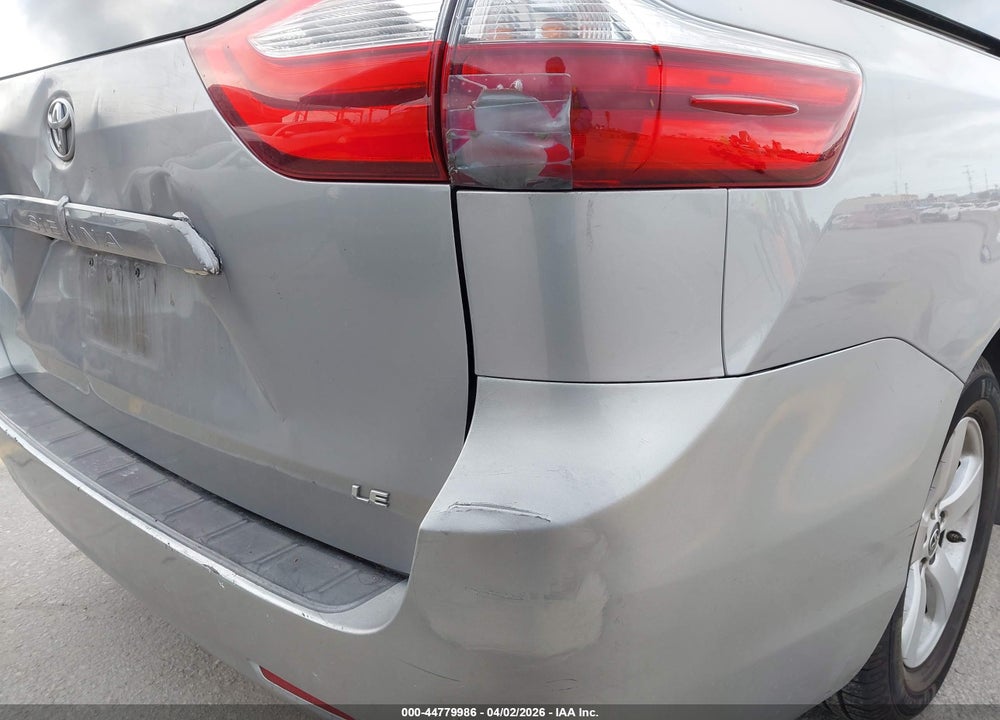 2018 TOYOTA SIENNA LE 8 PASSENGER VIN: 5TDKZ3DC1JS953626