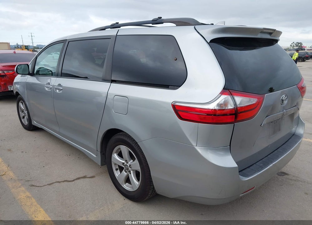 2018 TOYOTA SIENNA LE 8 PASSENGER VIN: 5TDKZ3DC1JS953626
