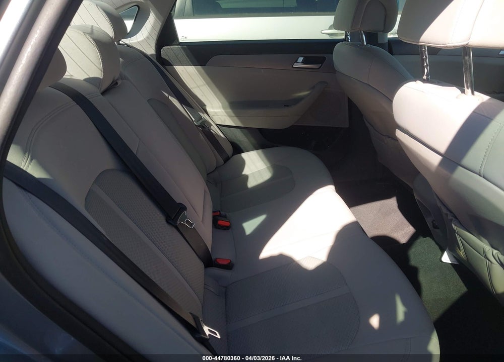2015 HYUNDAI SONATA SE VIN: 5NPE24AF5FH194823