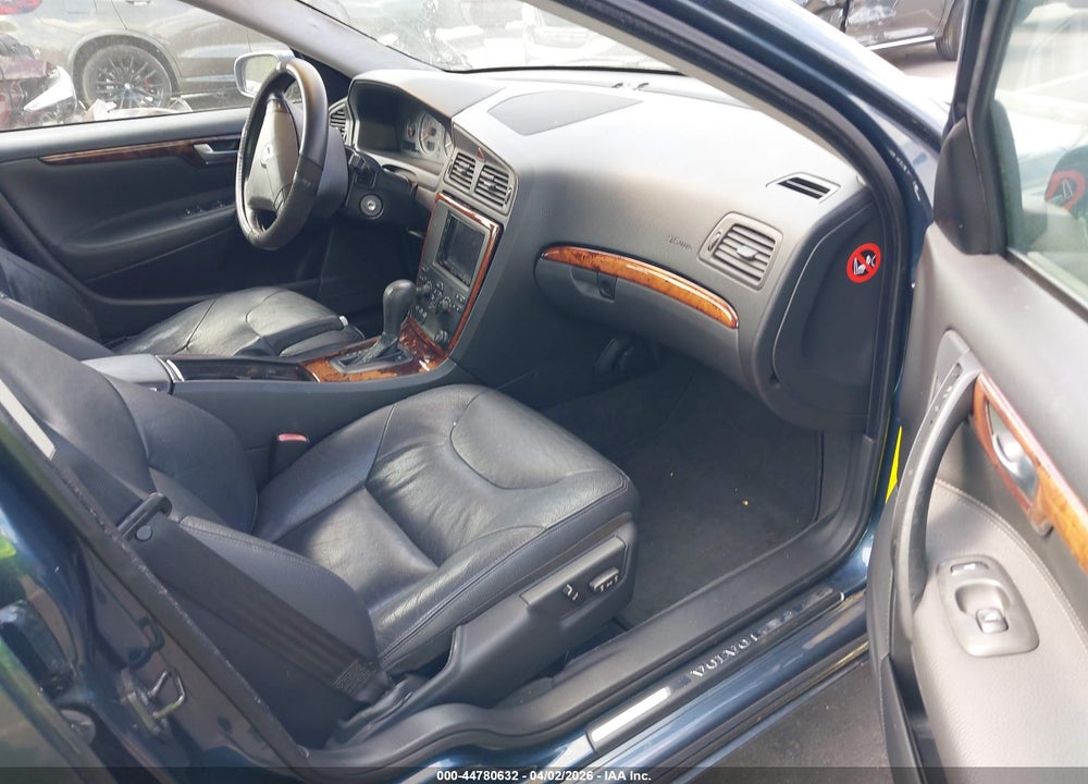 2006 VOLVO S60 2.5T VIN: YV1RS592162552262