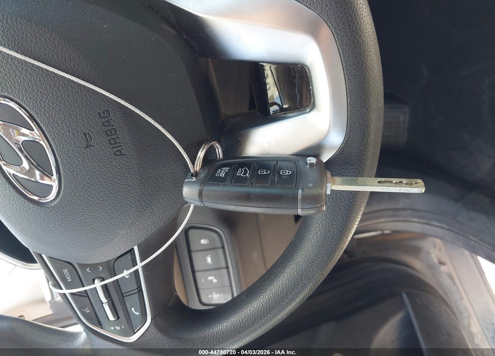 2019 HYUNDAI SANTA FE SE VIN: 5NMS23AD6KH126789