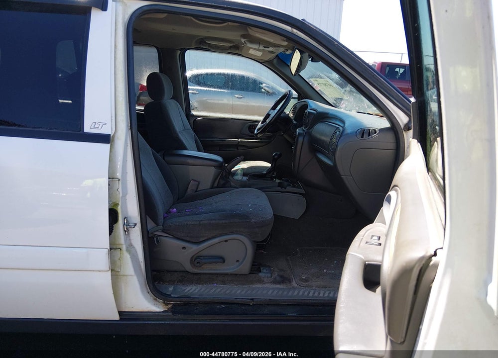 2004 CHEVROLET TRAILBLAZER EXT LT VIN: 1GNES16S446240824