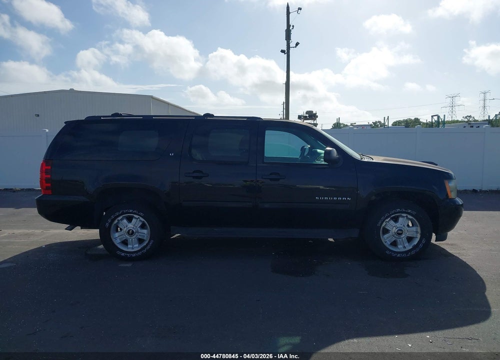 2014 CHEVROLET SUBURBAN 1500 LT VIN: 1GNSKJE71ER135934