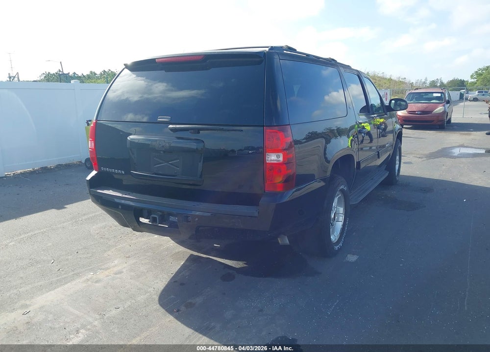 2014 CHEVROLET SUBURBAN 1500 LT VIN: 1GNSKJE71ER135934