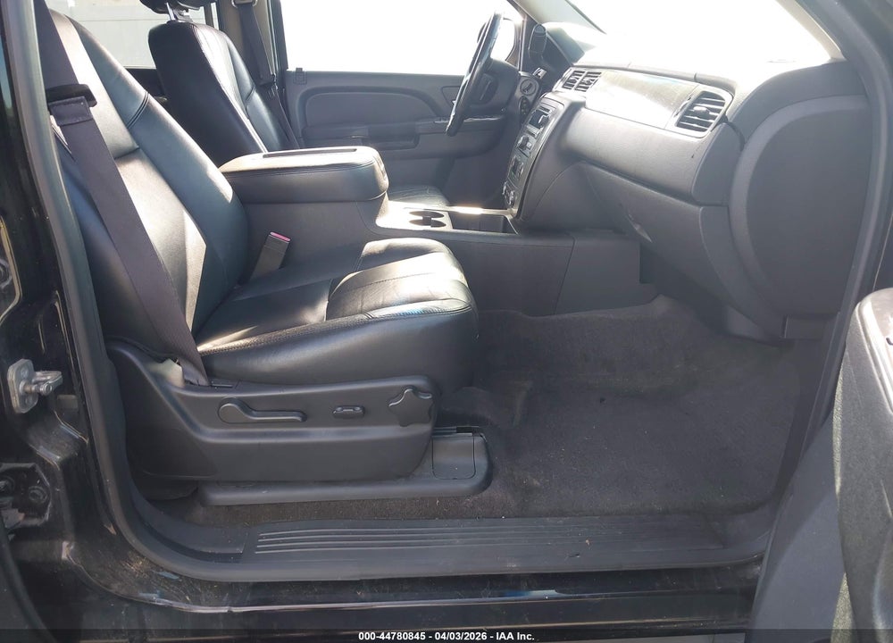 2014 CHEVROLET SUBURBAN 1500 LT VIN: 1GNSKJE71ER135934