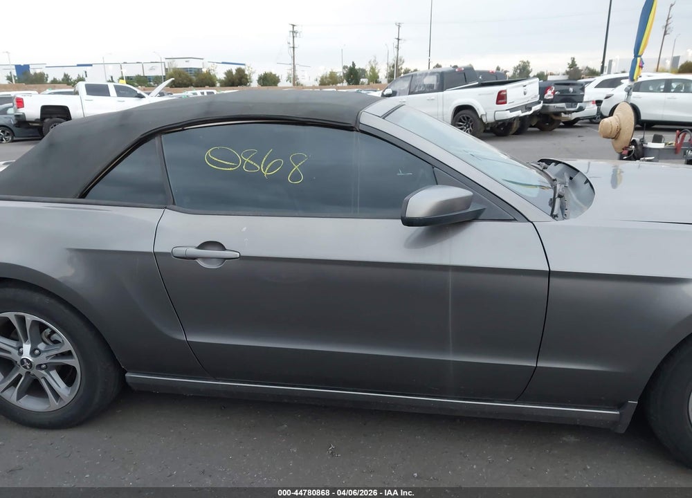 2014 FORD MUSTANG V6 PREMIUM VIN: 1ZVBP8EM6E5292307