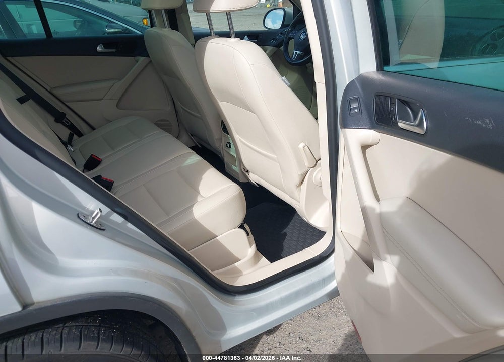 2012 VOLKSWAGEN TIGUAN SE VIN: WVGBV7AX4CW560972