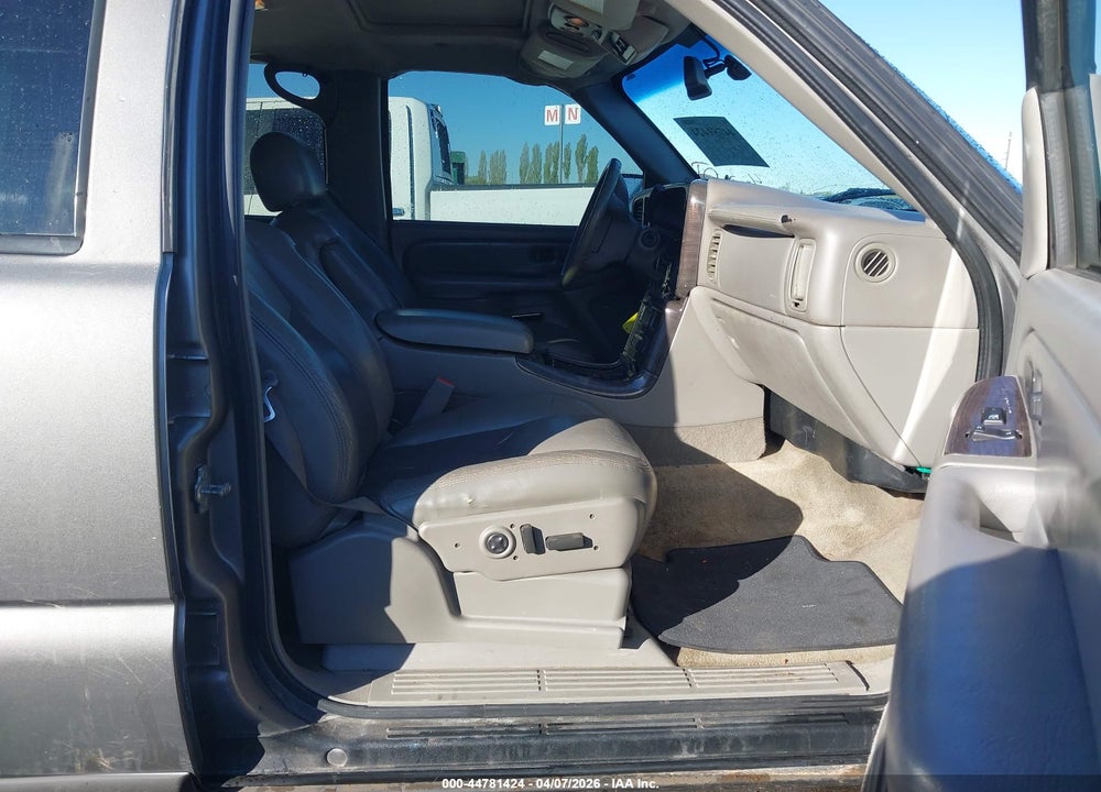 2005 GMC YUKON DENALI VIN: 1GKEK63U45J244449