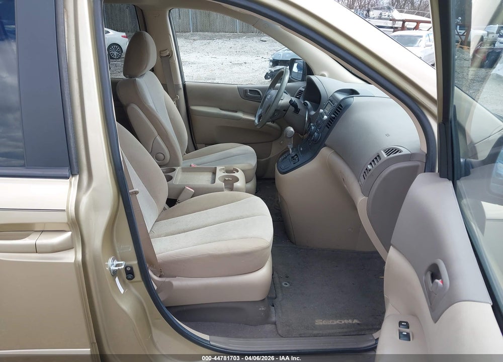 2011 KIA SEDONA LX VIN: KNDMG4C71B6413543