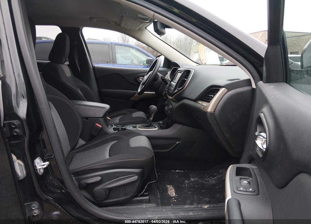 2018 JEEP CHEROKEE LATITUDE 4X4 VIN: 1C4PJMCB4JD561134